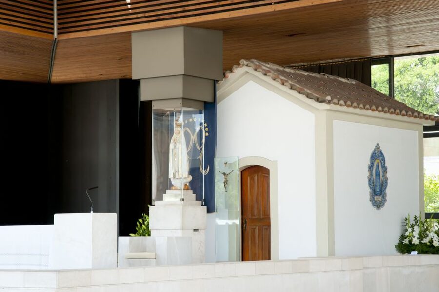 Sanctuary of Fátima and Coimbra City Tour - Meeting in Lisbon-area streets, then settling in for the ride to Fátima