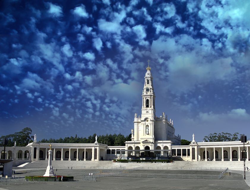 Sanctuary of Fátima and Coimbra City Tour - Fátima lunch break: how to use your hour