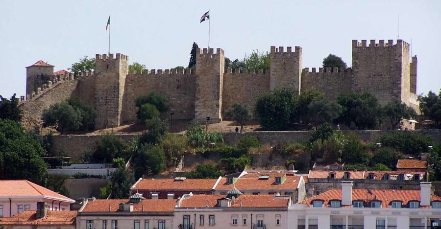 São Jorge Castle Skip-the-line Entry Ticket - Getting there by tuk tuk and a short Lisbon preview