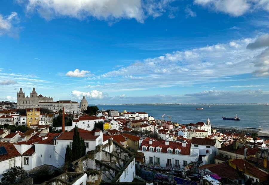 São Jorge Castle Skip-the-line Entry Ticket - Meeting point details that help you avoid stress