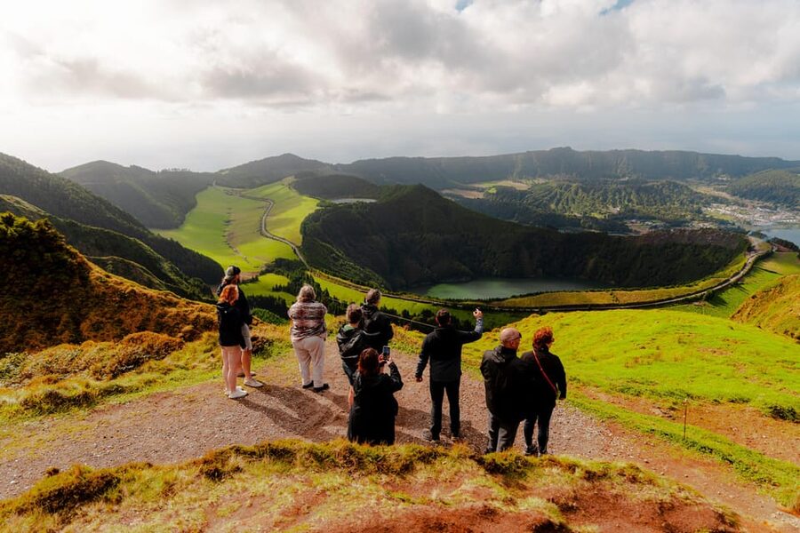 Sao Miguel: Buggy Tour Around Sete Cidades Volcano - Meeting your buggy right by the main gate