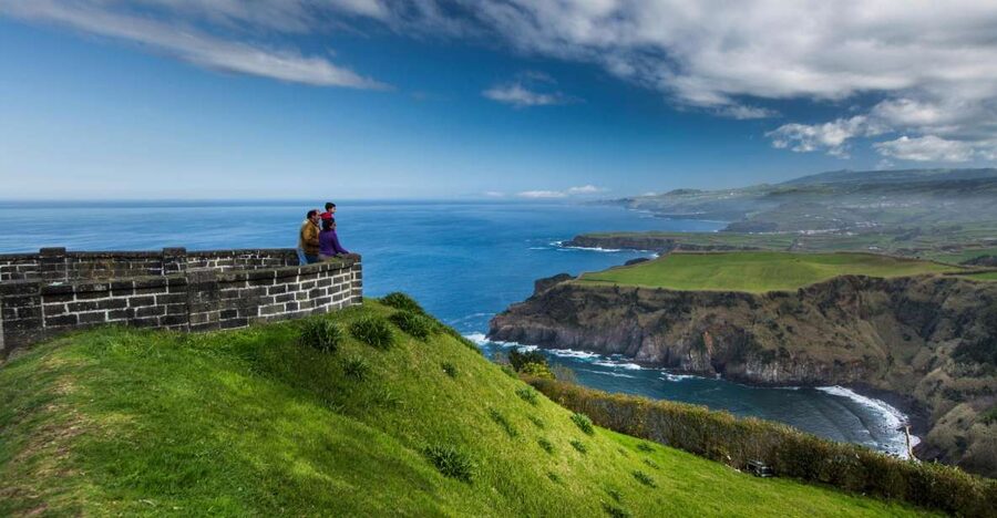 São Miguel East: Full-Day Van Tour with Lunch - East São Miguel by van: what this day tour feels like