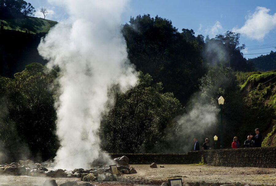 São Miguel East: Full-Day Van Tour with Lunch - Returning to Ponta Delgada via the north coast viewpoint finale