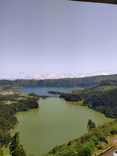 São Miguel: Sete Cidades & Lagoa do Fogo Tour with Lunch - From Ponta Delgada to Pico do Carvão, the day starts with views