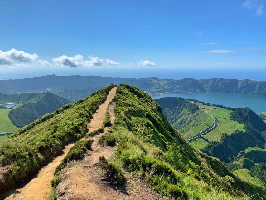 São Miguel: Sete Cidades & Lagoa do Fogo Tour with Lunch - Sete Cidades crater lakes: Vista do Rei and the viewpoint ladder