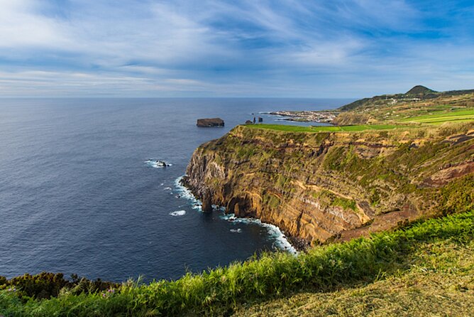 São Miguel West Full Day Tour with Setes Cidades Including Lunch - West coast drama at Miradouro do Escalvado, Mosteiros, and Pedras Negras