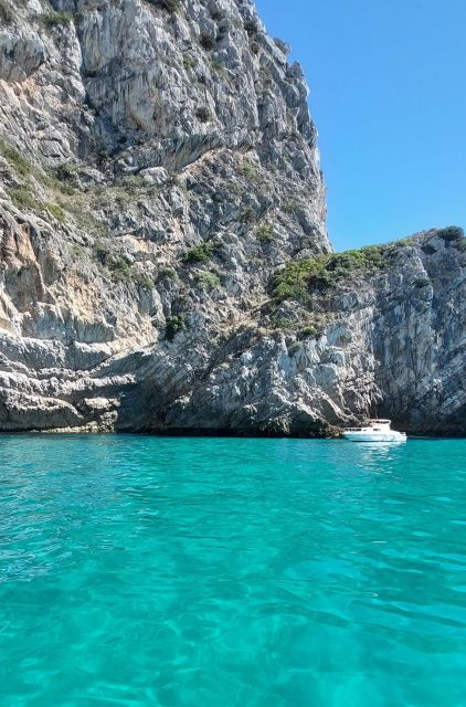 Sesimbra: Secret Bays and Beaches Boat Tour with Snorkeling - Why Sesimbra Secret Bays Work So Well for a Short Tour