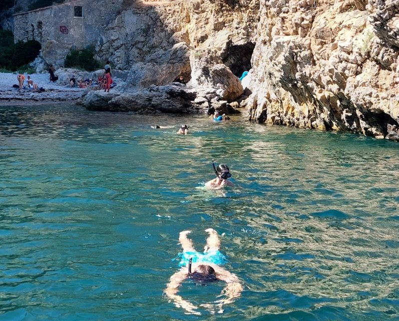 Sesimbra: Secret Bays and Beaches Boat Tour with Snorkeling - Baleeira Bay and Beach: Wine Tasting and the Longest Break