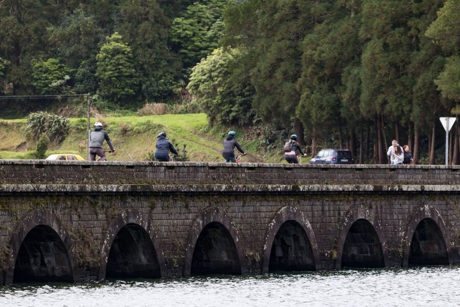 Sete Cidades: Kayaking and Biking Adventure - Kayaking on Lagoa das Sete Cidades: double-seat comfort, cold-water reality, and routes under the bridge