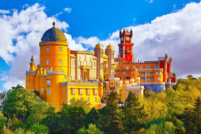 Sintra and Cascais Small Group Tour from Lisbon - Meeting point, van comfort, and how the guide keeps the day moving