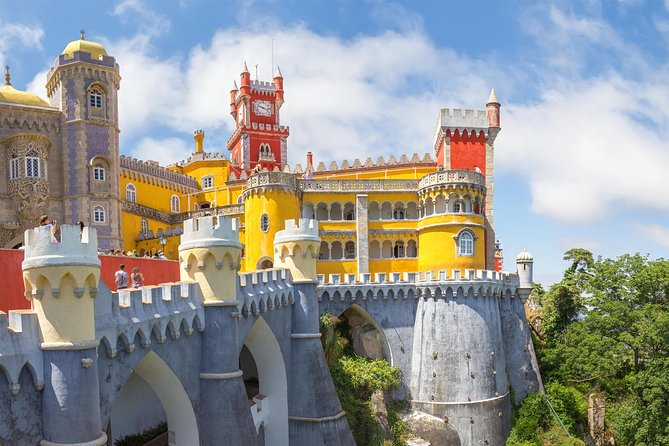 Sintra-Cascais-Pena Palace 8-People Small Group Tour from Lisbon - Comfort, Timing, and the Realistic Pace of a Hilltop Day