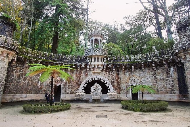 Sintra Full-Day Private Tour - A Journey through Wonderland - Stop 3: Sintra historic center, one hour for lunch and pastries