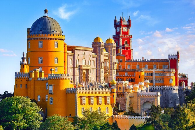 Sintra, Pena Palace, Quinta da Regaleira & Cascais Group Tour - Sintra village free time: a real break for your feet and your appetite