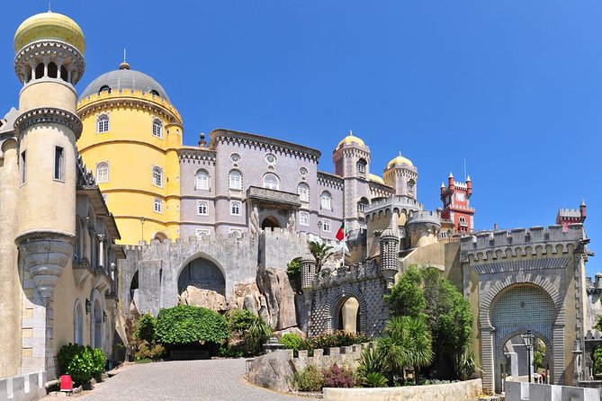 Sintra, Pena Palace, Quinta da Regaleira & Cascais Group Tour - Timing, crowds, and weather: the reality check you should plan for