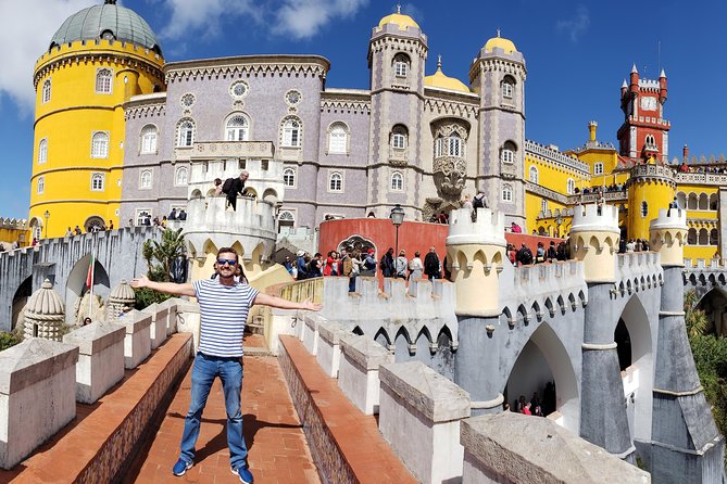 Sintra to Cascais: 2 Palaces, 4 Sites, Small Group 10 Hour Tour - Vale dos Lagos at Parque de Pena: quick lake views and Pena from outside