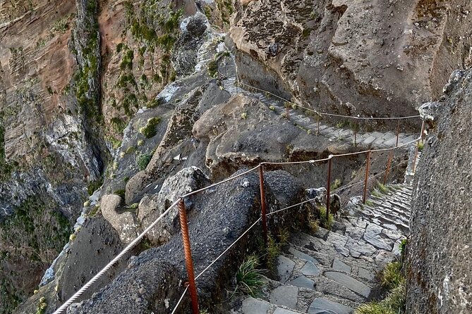 Sunrise Transfer To Pico Do Arieiro, Hike To Pico Ruivo & Return From Teixeira - Returning from Achada do Teixeira, plus that Santana house pass