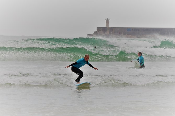 Surf class in Porto - small groups, ideal for beginners - Praia de Matosinhos: why Porto surfers start here