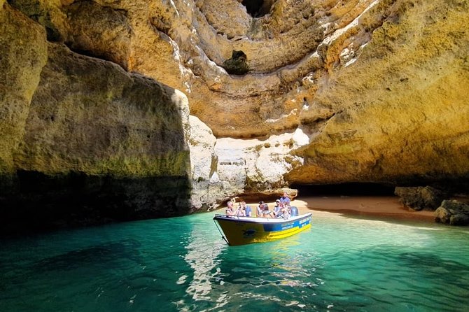 Traditional Tour - Benagil Cave - What happens during the 1-hour cruise, step by step