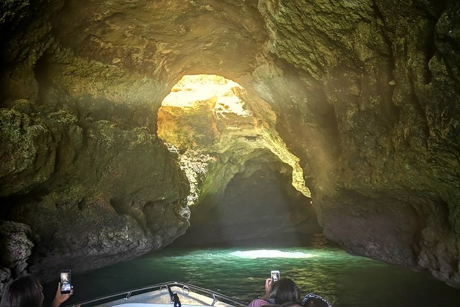 Traditional Tour - Benagil Cave - Inside Benagil Cave and the nearby grottos: how the guide improves everything