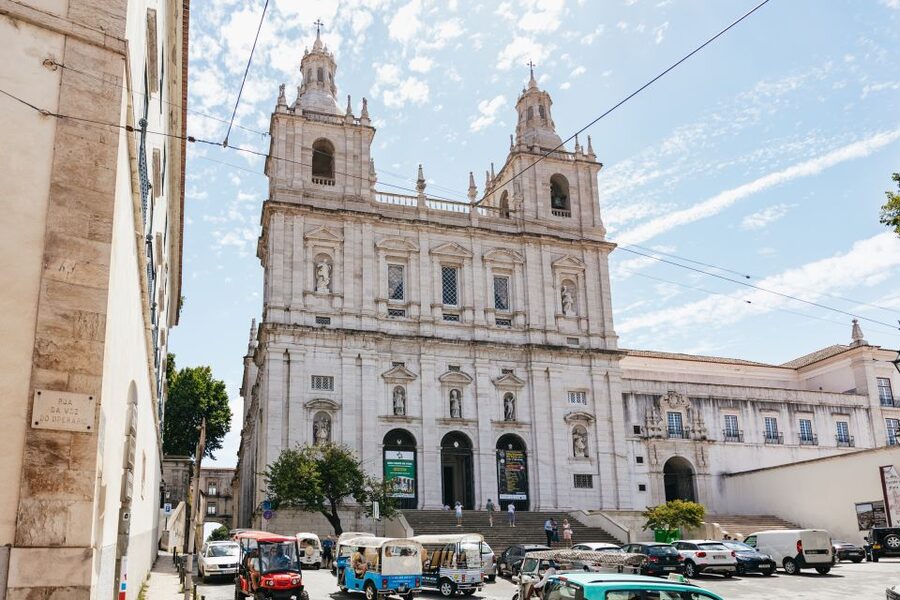 Vadio: Lisbon Old Town Private Tuk Tuk Tour - Meeting in the heart of the oldest hill: fado streets and tavern vibes