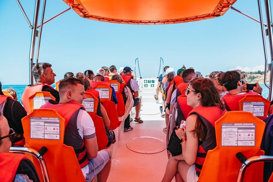 Vilamoura: Benagil Cave Boat Tour with Entry&Dolphin search - Entering Benagil Cave, how the close access changes the photos and the vibe