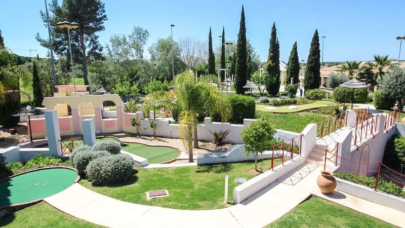 Vilamoura: Family Golf Park Game - Family Golf Park in Vilamoura: Roman Mini-Golf in a Real Garden