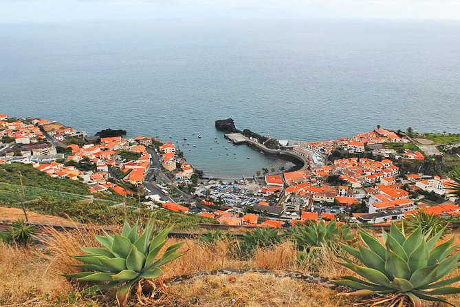 West Tour-Fanal Forest & Porto Moniz Natural Pools Small Groups - Stop 1: Faja do Rancho, the postcard fishing bay viewpoint