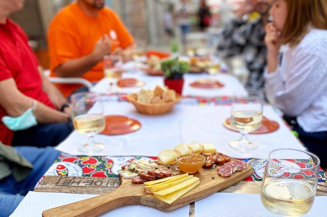 Wine Tasting with Tapas Walking Tour in Porto - Why This Porto Wine And Tapas Walk Feels Efficient